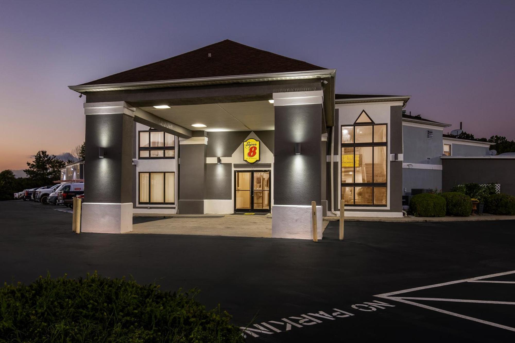 Super 8 By Wyndham Dickson Hotel Exterior photo