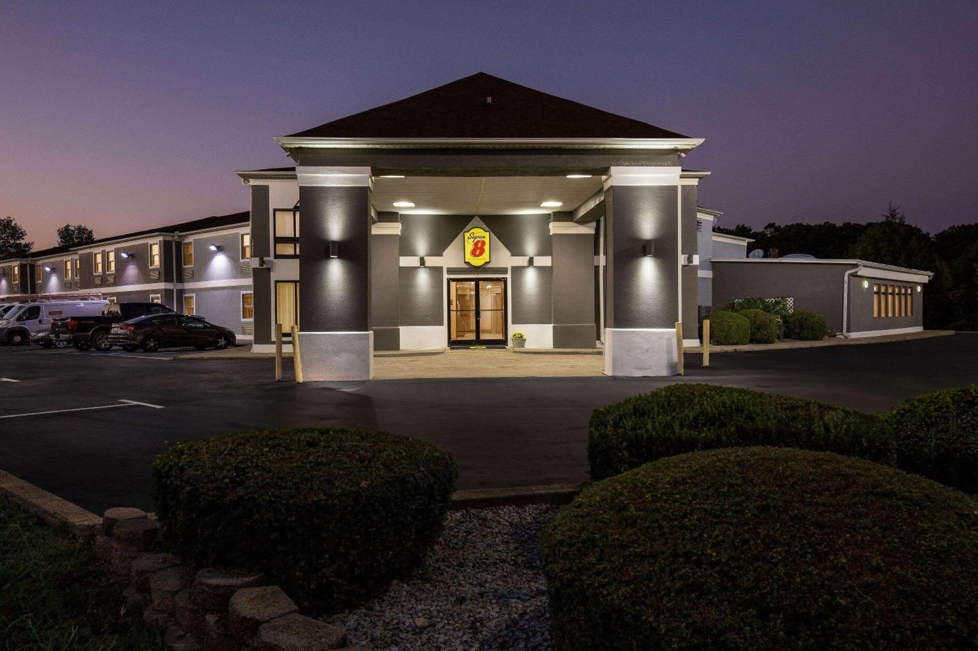 Super 8 By Wyndham Dickson Hotel Exterior photo