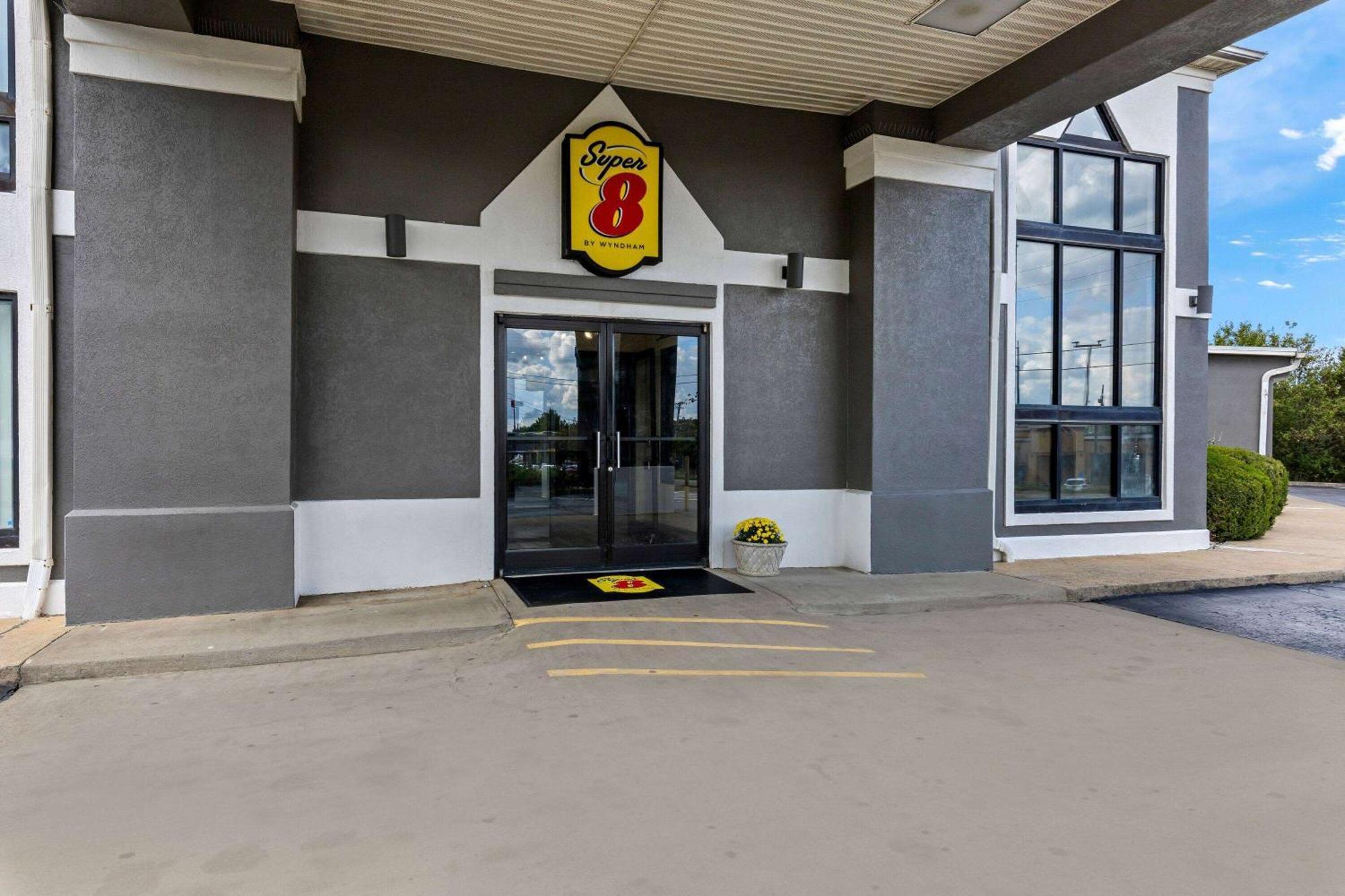 Super 8 By Wyndham Dickson Hotel Exterior photo