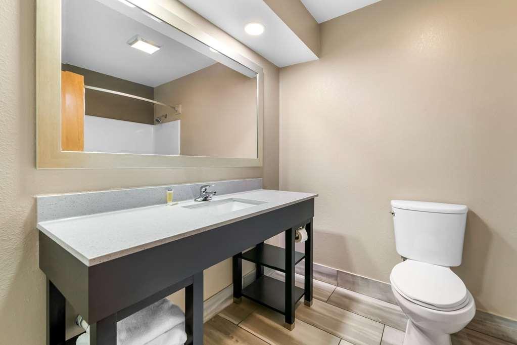 Super 8 By Wyndham Dickson Hotel Room photo