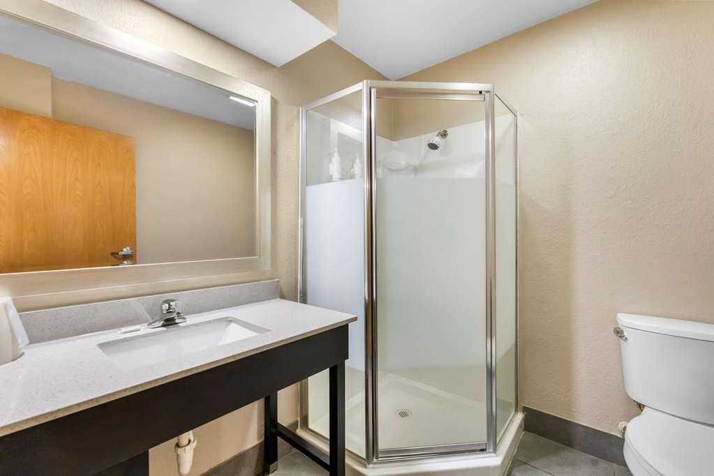 Super 8 By Wyndham Dickson Hotel Room photo